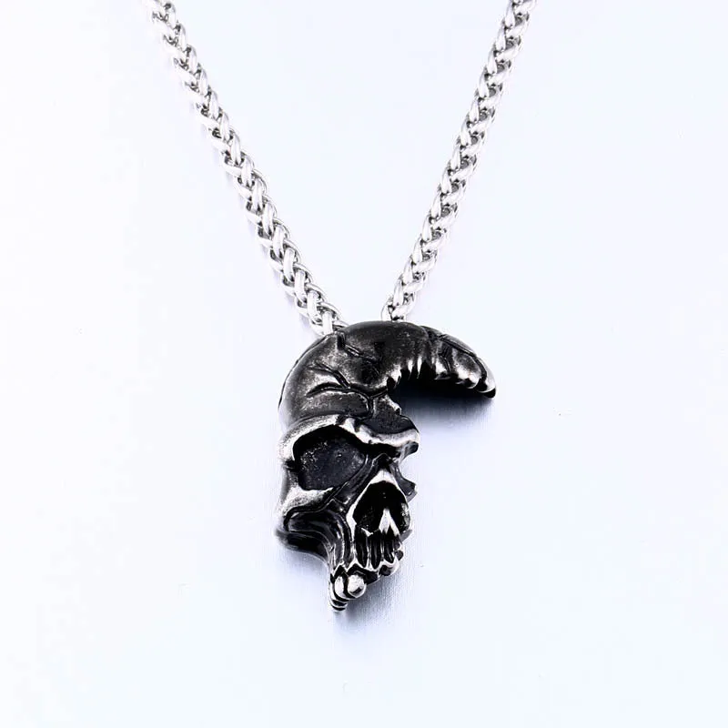 Beier Vintage-Inspired Skull Titanium Steel Pendant for Men - Personalized Half-Face Stainless Steel Jewelry